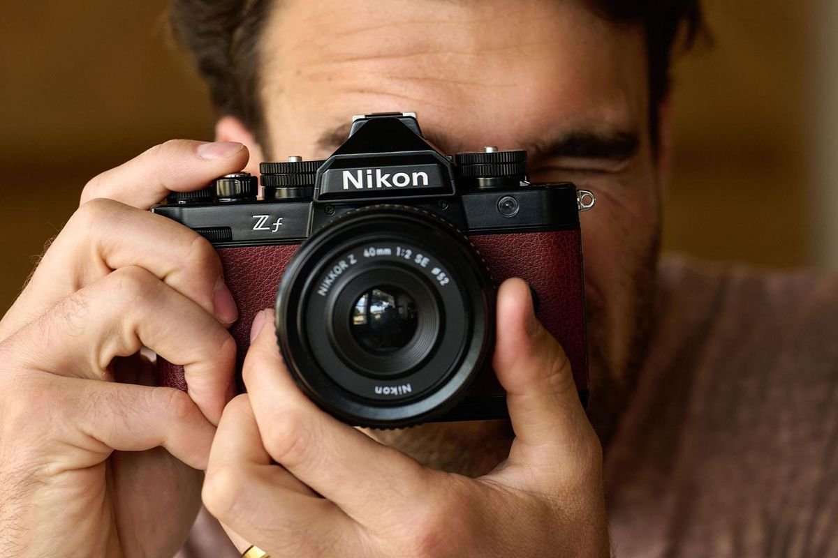 Nikon Zf, Kamera Retro Modern yang Jadi Incaran Fotografer Prosumer