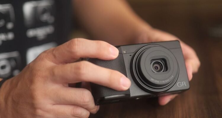 Ricoh GR IIIx 2026, Si Kecil Lincah yang Masih Jadi Andalan Street Photography