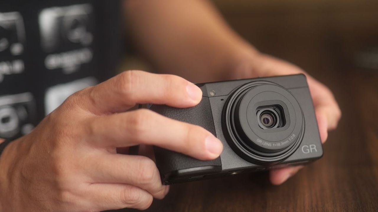 Ricoh GR IIIx 2026, Si Kecil Lincah yang Masih Jadi Andalan Street Photography