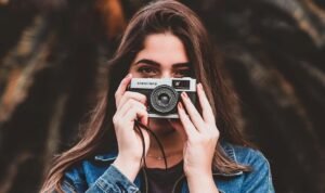 Jenis Jenis Kamera Compact, Pilihan Ringkas untuk Foto Harian hingga Konten Serius
