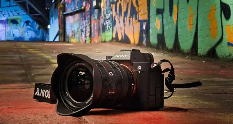 Sony Alpha 7 V Melesat, Kamera Hybrid 33 MP dengan Rekaman 4K 120p